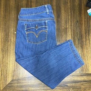 Levi Capri Pants